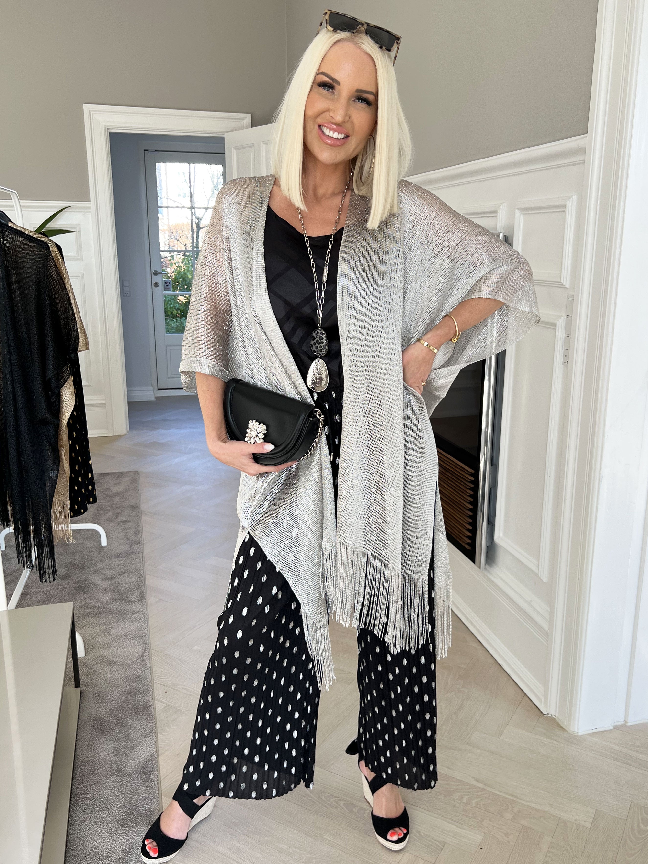 Betti - Smukt sjal i viskose med glimmertråde og frynser